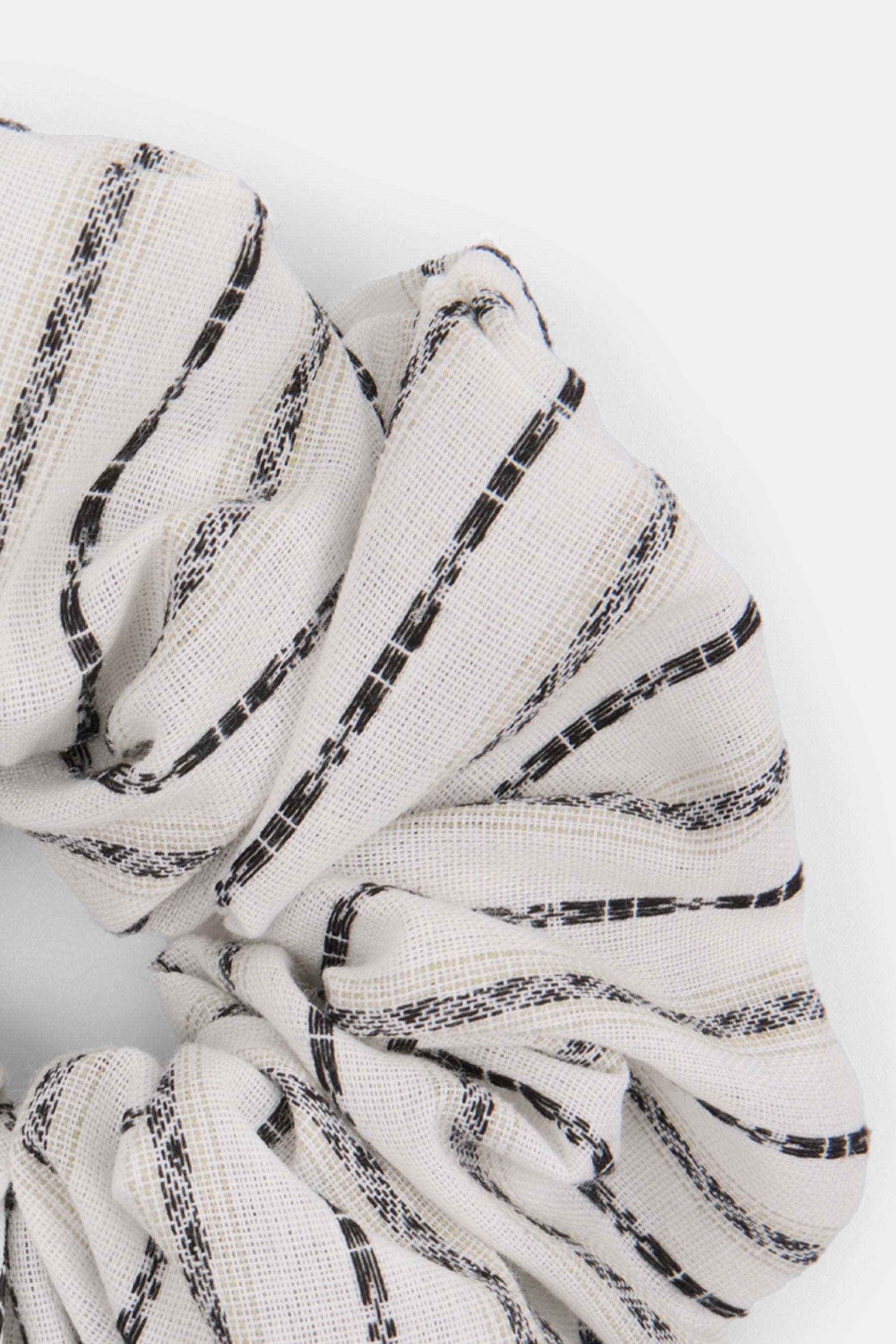 CHEWI SCRUNCHIE (094)