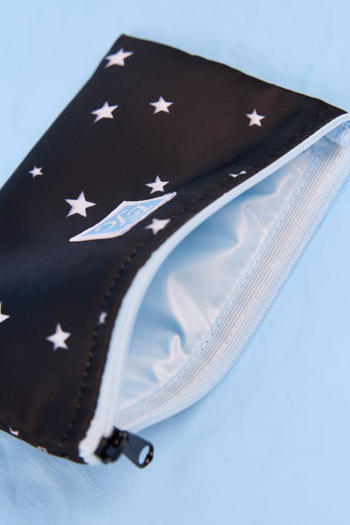 ギャラリービューに画像 (3) を読み込む. ETO SQUARE POUCH (BLUE)
