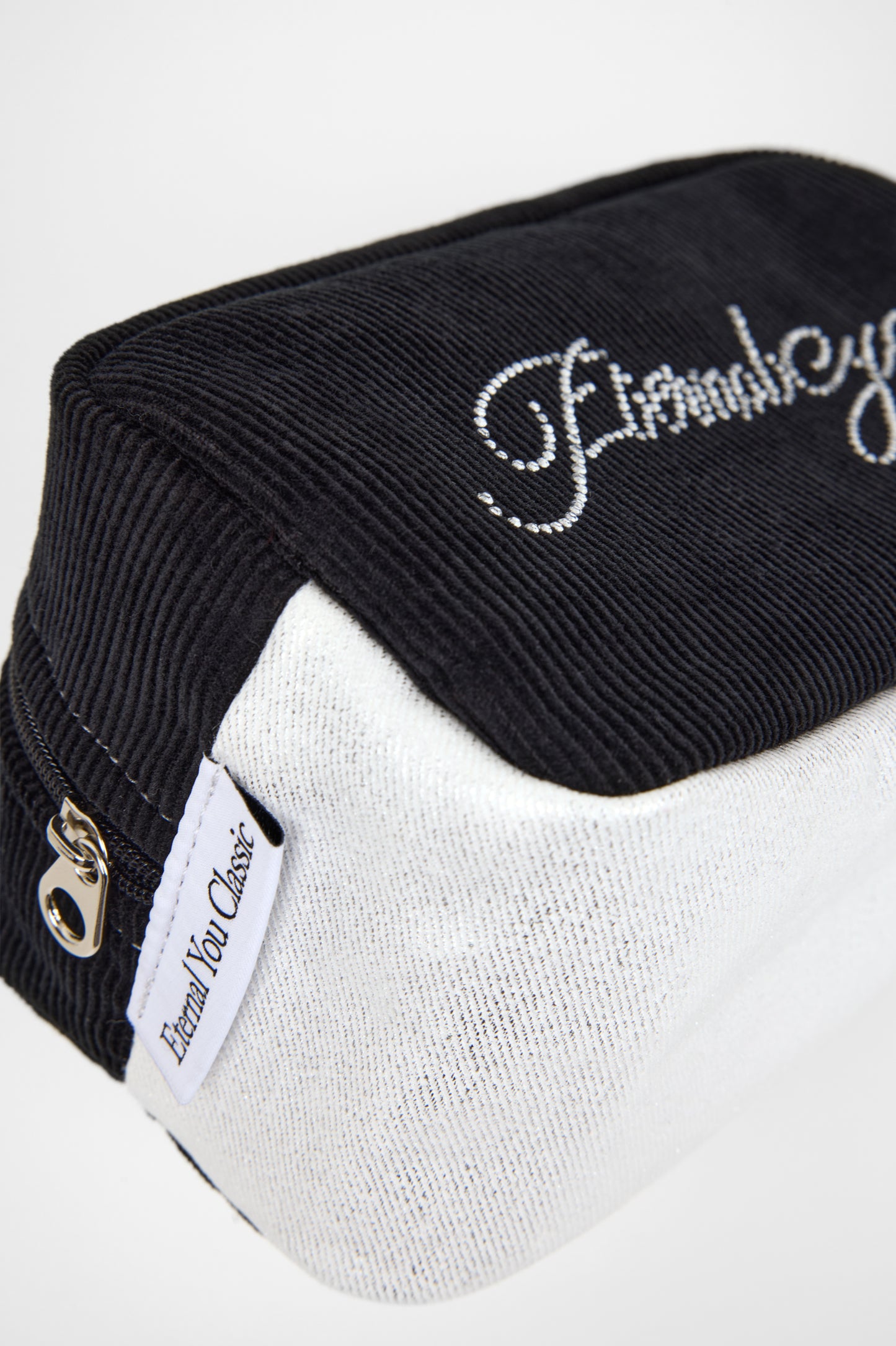 [Hannam Store Exclusive] SUGAR CUBE POUCH (BLACK)